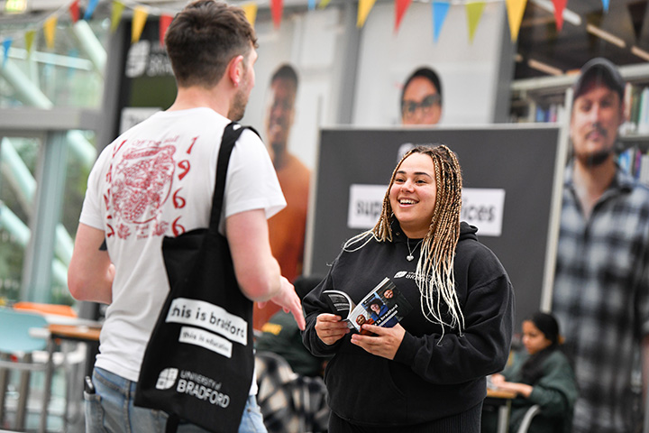 Student Ambassador chatting to an Applicant Experience Day guest